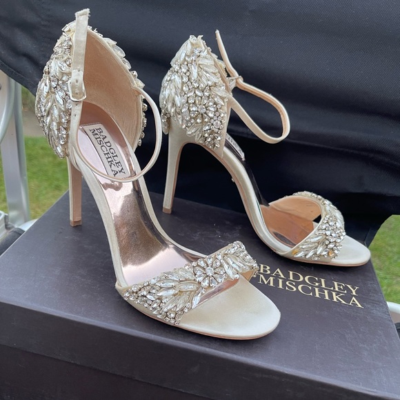 Badgley Mischka - Picture 3 of 6